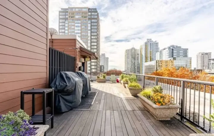 Montreux Condominiums Rooftop