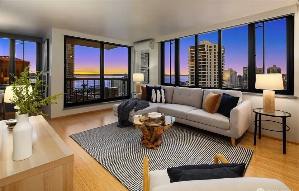 Montreux Condominiums Living
