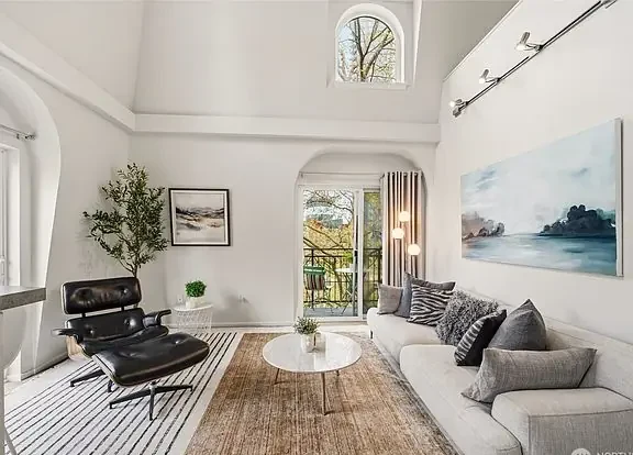 Montreux Condominiums Living